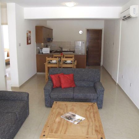 2 Bedroom Poolside Apartment E9 Peja Zewnętrze zdjęcie