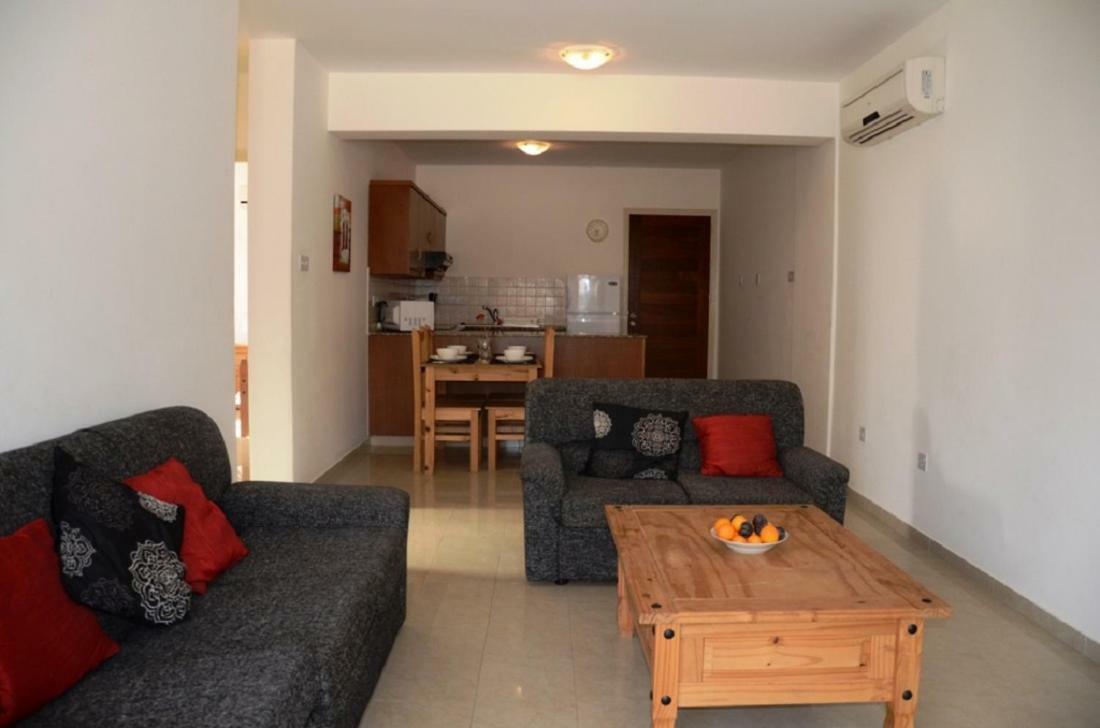 2 Bedroom Poolside Apartment E9 Peja Zewnętrze zdjęcie