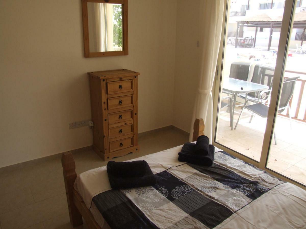2 Bedroom Poolside Apartment E9 Peja Zewnętrze zdjęcie