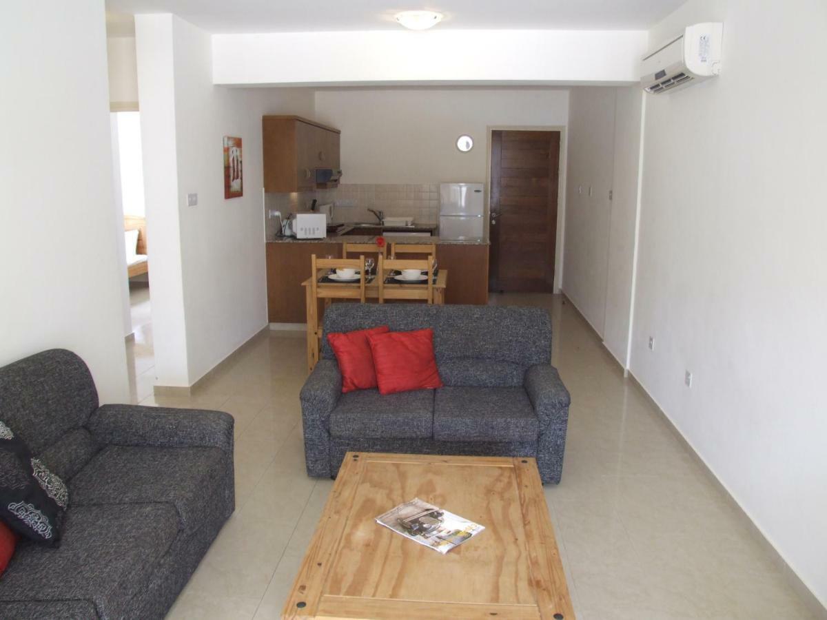 2 Bedroom Poolside Apartment E9 Peja Zewnętrze zdjęcie