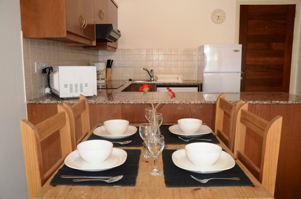 2 Bedroom Poolside Apartment E9 Peja Zewnętrze zdjęcie