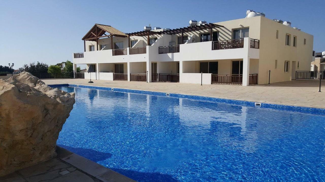 2 Bedroom Poolside Apartment E9 Peja Zewnętrze zdjęcie