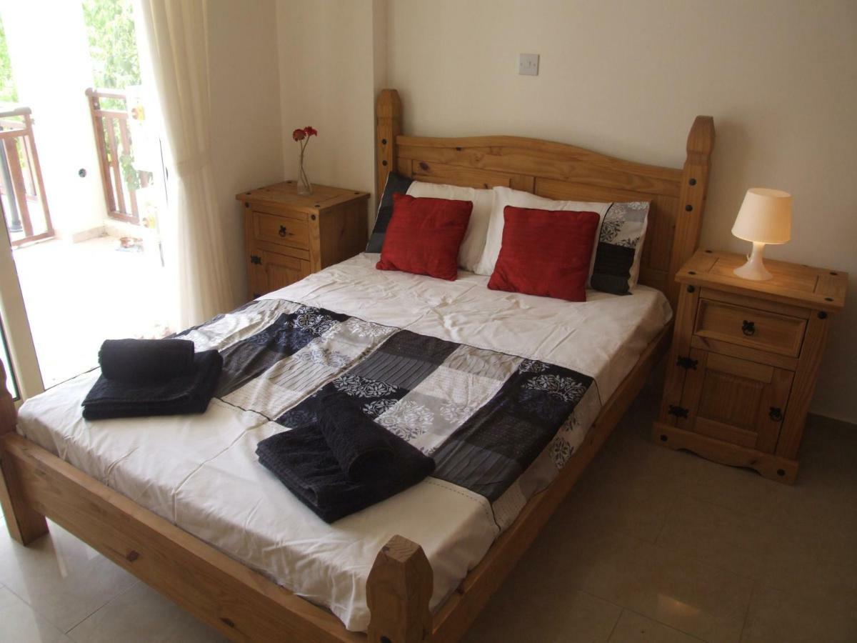 2 Bedroom Poolside Apartment E9 Peja Zewnętrze zdjęcie